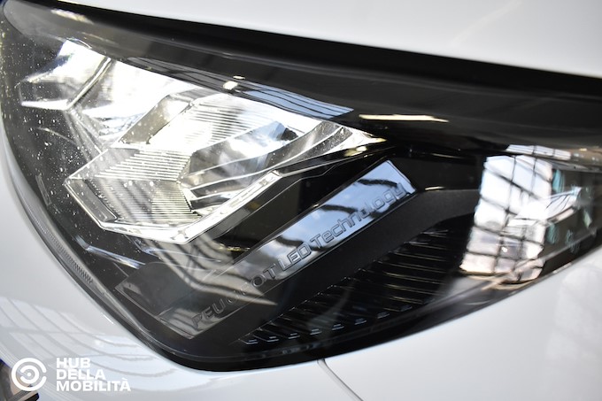 PEUGEOT 2008 BlueHDi 130 S&S EAT8 Allure